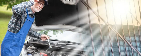 Mecânico Automóveis Reparando Motor Carro Exposição Múltipla — Fotografia de Stock