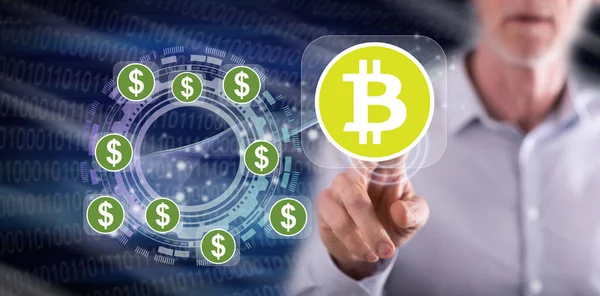 Man Aanraken Van Een Bitcoin Concept Een Touch Screen Met — Stockfoto