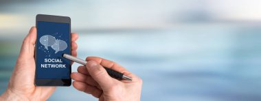 Sosyal ağ kavramını gösteren akıllı telefon ekranı