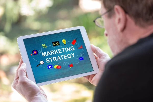 Pantalla Tableta Que Muestra Concepto Estrategia Marketing — Foto de Stock
