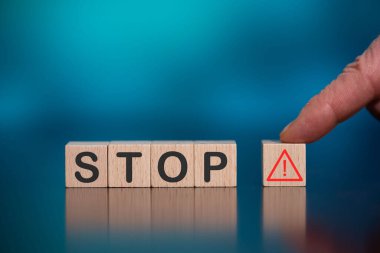 Tahta küplerde uyarıyı sözcüklerle durdurun.