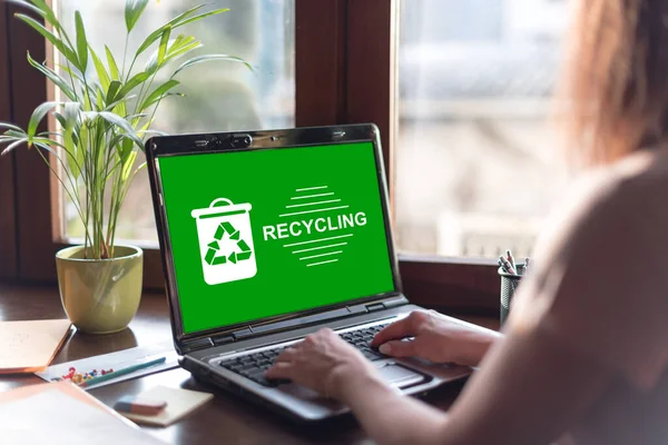Pantalla Portátil Que Muestra Concepto Reciclaje — Foto de Stock