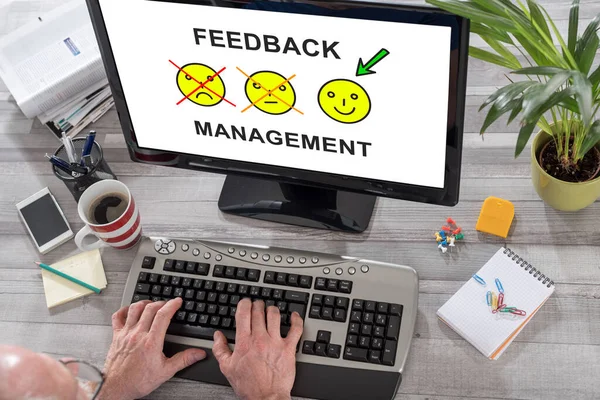 Man Using Computer Feedback Management Concept Screen — Stock Photo, Image