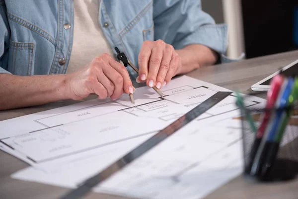 Arquitecta Mujer Trabajando Proyecto Nueva Construcción — Foto de Stock