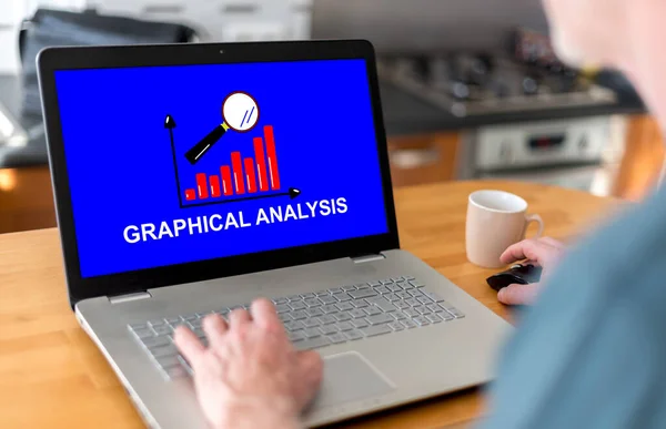 Man Använder Bärbar Dator Med Grafiskt Analyskoncept Skärmen — Stockfoto