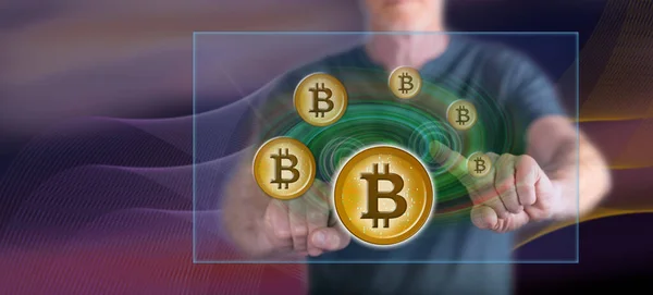 Mann Berührt Mit Den Fingern Ein Konzept Der Bitcoin Währung — Stockfoto