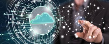 Adam dokunmatik ekranda bulut hesaplama sistemine parmağıyla dokunuyor.