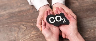 Eller CO2 bulutu tutuyor; hava kirliliği kavramı