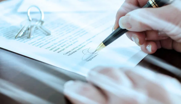 Woman Signing Real Estate Contract Closeup Light Effect — Stock Photo, Image