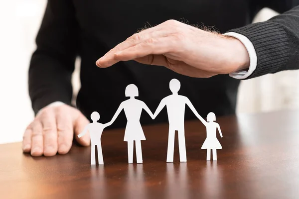 Concepto De Familia Asegurada Proteccion Cobertura Stock Photo Concepto De Familia Asegurada Proteccion Cobertura Stock Photo