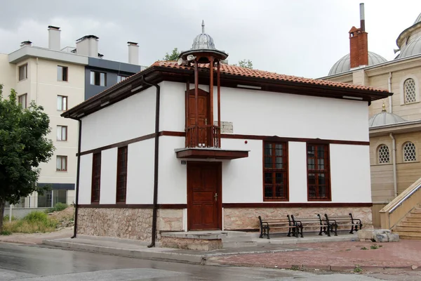 ケチラー モスク Keciler Mosque トルコ語 Konya トルコの都市 モスクはオスマン帝国時代の1905年に建設された モスクは2018年に修復されました — ストック写真