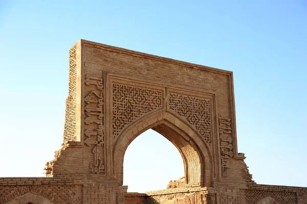 谢里夫 卡拉万塞莱座落在伊朗的拉扎维和胡拉桑省 谢里夫 卡拉万塞莱建于12世纪大塞尔柱时期 Caravanserai是砖做的 — 图库照片
