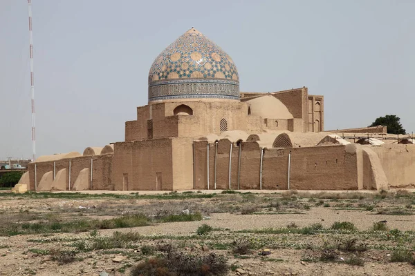 Saveh Friday Camii İran 'ın Saveh kentinde yer almaktadır. Saveh Friday Camii 12. yüzyılda Büyük Seljuk döneminde inşa edilmiştir. Camideki Seljuk seramik sanatı olağanüstü..