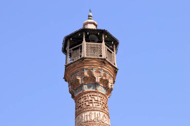 Semnan Cuma Camii İran 'da bulunmaktadır. Semnan Cuma Camii 1026 yılında Büyük Seljuk döneminde inşa edilmiştir. Cami minaresinde, tuğladan yapılmış Seljuk sanat eserleri var..