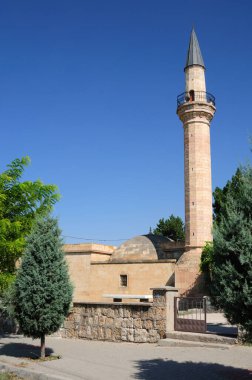 Avanos Alaeddin Camii, Anadolu Seljuk dönemi, 1202 yılında inşa edilmiştir. Cami ve minaresi yerel taşlardan yapılmıştır. Nevsehir, Türkiye.