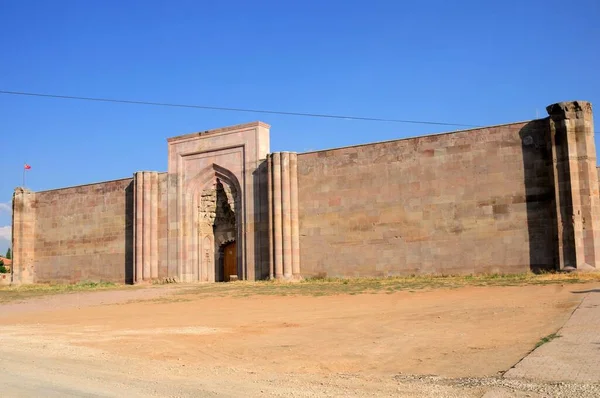 スルタンハニCaravanseraiはブニャンの地区に位置しています カラヴァンセライは1232年から1236年の間にアナトリア セルジューク朝時代に建設された トルコのカセリ — ストック写真