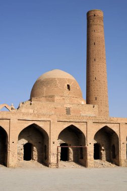 Bersiyan Cuma Camii İran 'ın İsfahan ilinde yer almaktadır. Cami 11. yüzyılda Büyük Seljuk döneminde inşa edildi..