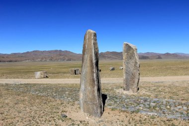 Shatar Chuluu anıtı Moğolistan 'ın Bayanhongor ilinde yer almaktadır. Taştan yapılmış çeşitli hayvan heykelleri ve anıtlar Gokturk dönemine kadar uzanır..