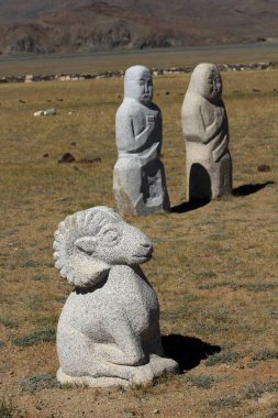 Shatar Chuluu anıtı Moğolistan 'ın Bayanhongor ilinde yer almaktadır. Taştan yapılmış çeşitli hayvan heykelleri ve anıtlar Gokturk dönemine kadar uzanır..