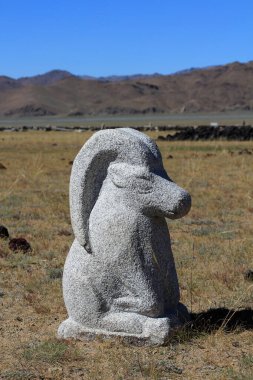 Shatar Chuluu anıtı Moğolistan 'ın Bayanhongor ilinde yer almaktadır. Taştan yapılmış çeşitli hayvan heykelleri ve anıtlar Gokturk dönemine kadar uzanır..