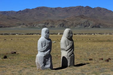 Shatar Chuluu anıtı Bayanhongor, Moğolistan 'da yer almaktadır. Taştan yapılmış çeşitli hayvan heykelleri ve anıtlar Gokturk dönemine kadar uzanır..