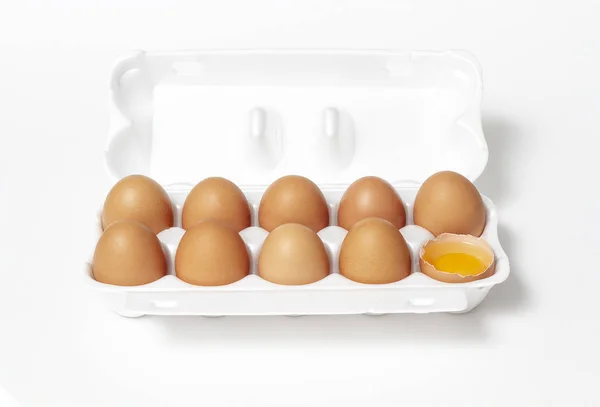Huevos Bandeja Sobre Fondo Blanco — Foto de Stock
