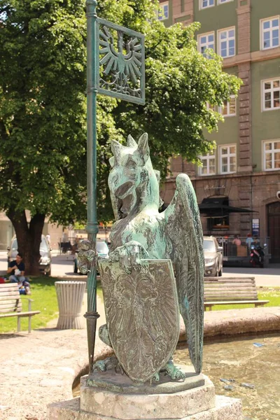 Innsbruck Österreich Mai Tiroler Adler Mit Wappen Und Fahnen Vor — Stockfoto