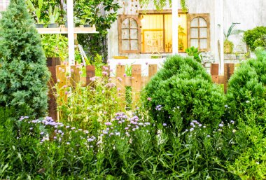 Yazları raf rahat ev Bahçe Bahçe nesne dekorasyonu ile rahatlatıcı alanı. 