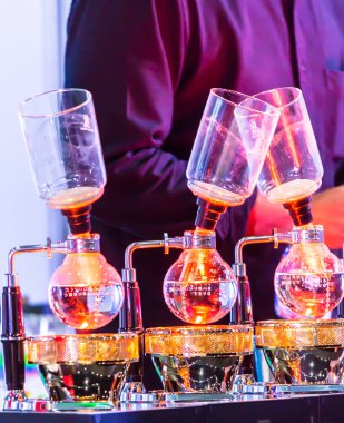 Tesisler kahve veya vakum kahve tam daldırma zevkli ve kaynar su, Vakum işlem ışın ısıtıcı tarafından çarpıcı resim gösterisi olduğunu.