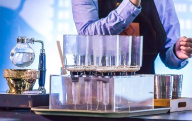 Tesisler kahve veya vakum kahve tam daldırma zevkli ve kaynar su, Vakum işlem ışın ısıtıcı tarafından çarpıcı resim gösterisi olduğunu.