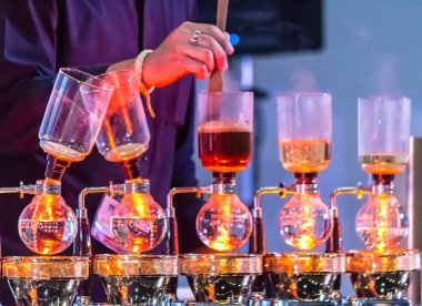 Tesisler kahve ya da vakum kahve su ve karıştırın 10 saat kaynar içine tam daldırma zevkli ve proses mix kahve çekirdekleri olduğunu.