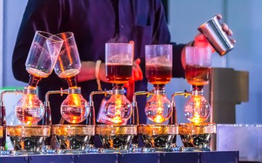 Tesisler kahve ya da vakum kahve su ve karıştırın 10 saat kaynar içine tam daldırma zevkli ve proses mix kahve çekirdekleri olduğunu.