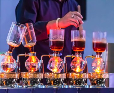 Tesisler kahve ya da vakum kahve su ve karıştırın 10 saat kaynar içine tam daldırma zevkli ve proses mix kahve çekirdekleri olduğunu.