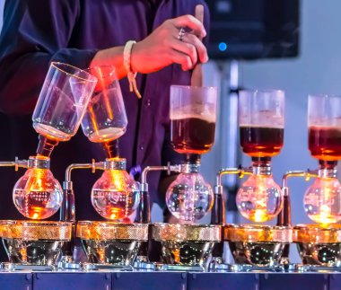 Tesisler kahve ya da vakum kahve su ve karıştırın 10 saat kaynar içine tam daldırma zevkli ve proses mix kahve çekirdekleri olduğunu.