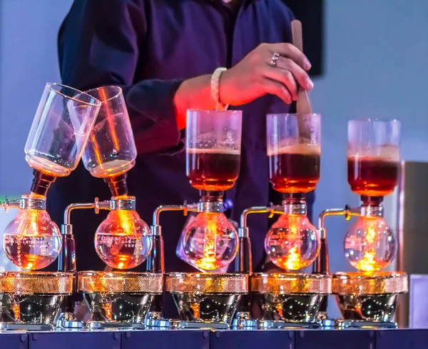 Tesisler kahve ya da vakum kahve su ve karıştırın 10 saat kaynar içine tam daldırma zevkli ve proses mix kahve çekirdekleri olduğunu.