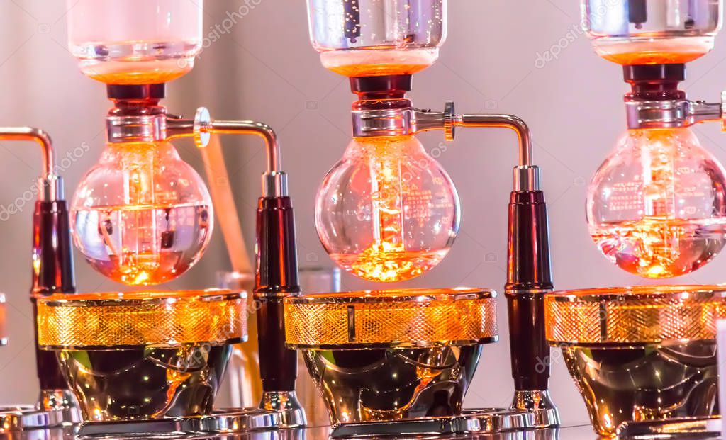 Syphon Coffee o Vacuum Coffee es una inmersión completa de buen gusto, olor mezclado y sabor de
