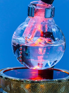 Tesisler kahve veya vakum kahve tam daldırma zevkli ve kaynar su işlemi ışın ısıtıcı tarafından bu resim gösterisi olduğunu.