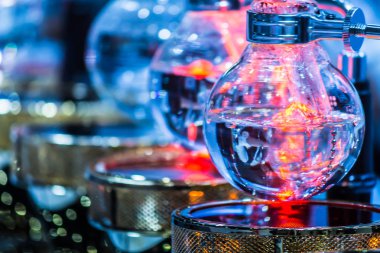 Tesisler kahve veya vakum kahve tam daldırma zevkli ve kaynar su işlemi ışın ısıtıcı tarafından bu resim gösterisi olduğunu.