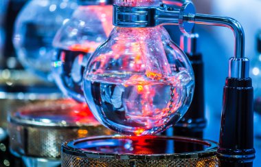 Tesisler kahve veya vakum kahve tam daldırma zevkli ve kaynar su işlemi ışın ısıtıcı tarafından bu resim gösterisi olduğunu.