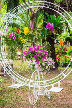 Rahat ev Çiçek bahçesinde yaz.