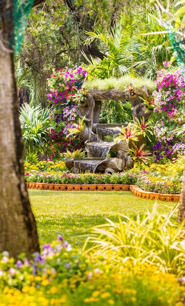 Waterfall flows in cozy home flower garden — Stock Photo, Image