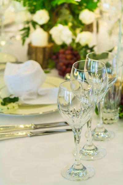 Lüks düğün partisi yemek masası ayarı konsepti. Telifsiz Stok Fotoğraflar