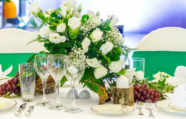 Luxury wedding party dinner table setting concept.