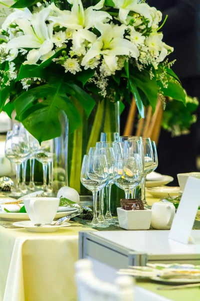 Luxury wedding party dinner table setting concept.