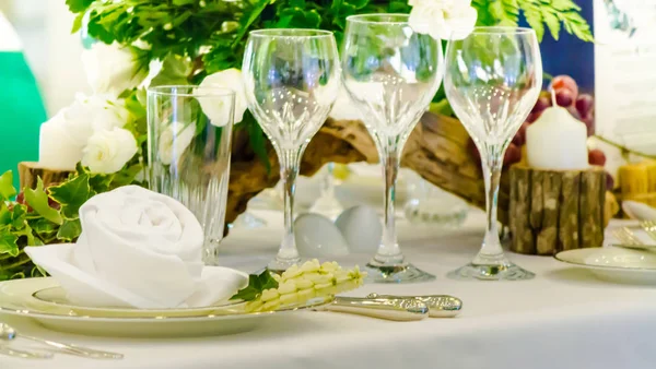 Luxury wedding party dinner table setting concept.