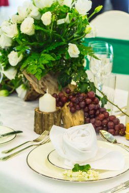 Dekorasyon yemek masası için çanak peçete.