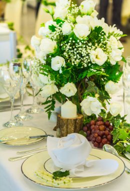 Dekorasyon yemek masası için çanak peçete.