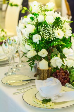 Dekorasyon yemek masası için çanak peçete.