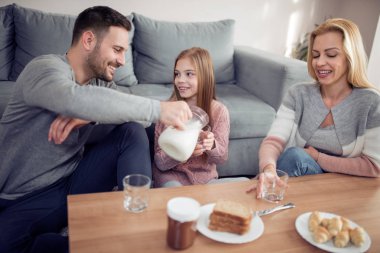 Kahvaltı sabah birlikte evde olan aile 