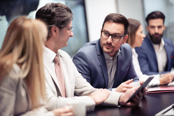 Project Manager Teamet Diskuterar Nya Idéer Moderna Kontor — Stockfoto